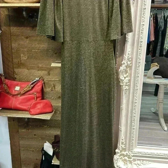 CLEOBELLA gorgeous gold long dress with high slit Fits like a Medium - Picture 8 of 9